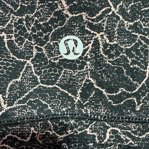 Lululemon Hooded Define Nulu pink/black Jacket - Picture 7 of 8